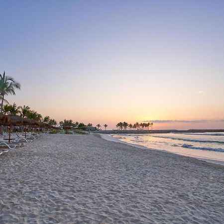 Salalah Rotana Resort Eksteriør billede Sunset at the beach