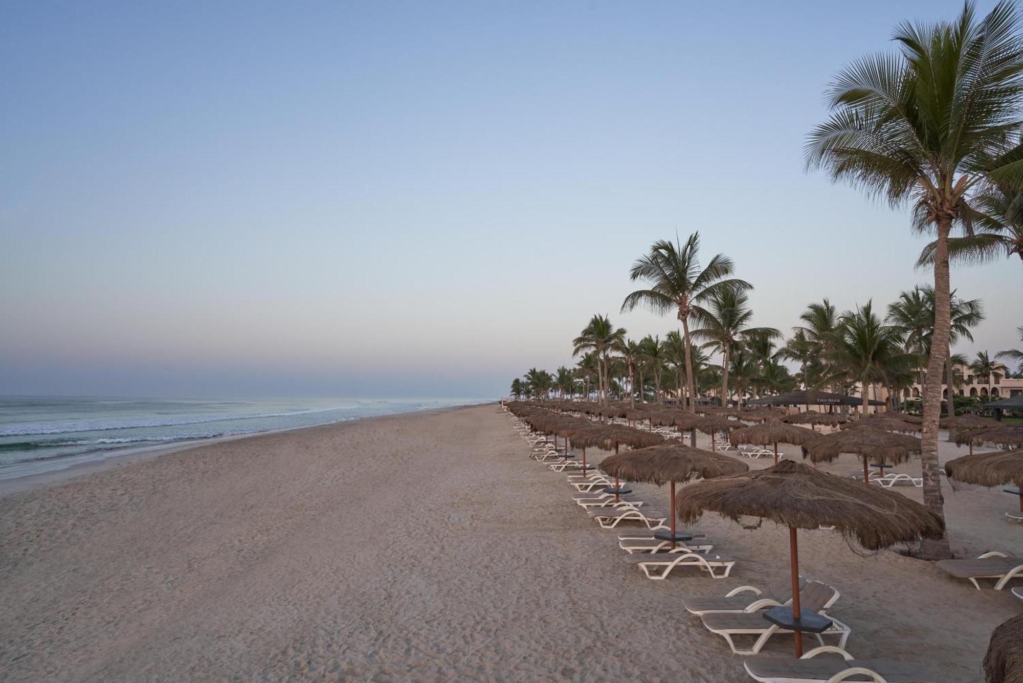 Salalah Rotana Resort Eksteriør billede Playa de Sabinillas
