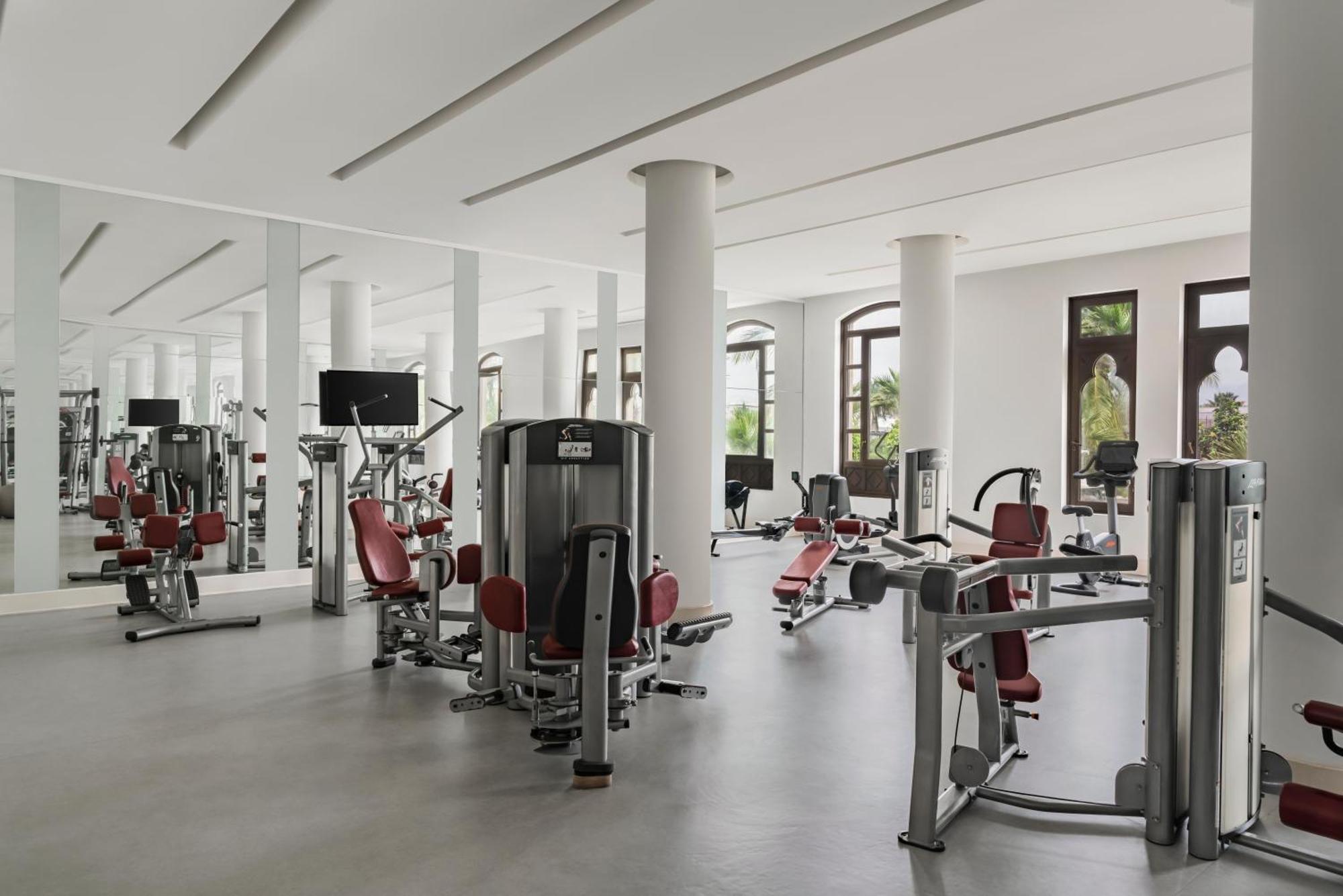 Salalah Rotana Resort Eksteriør billede The gym at the hotel