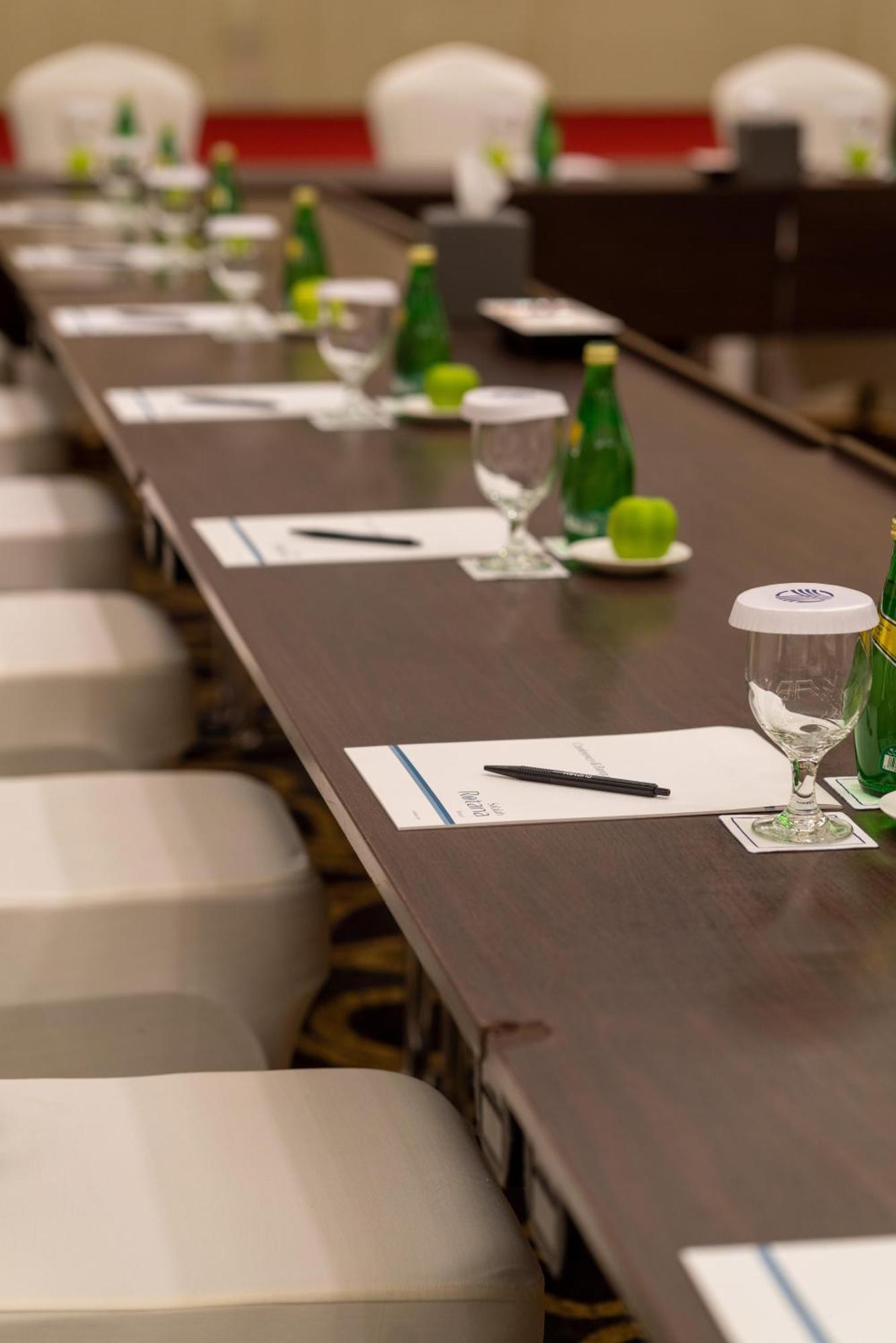 Salalah Rotana Resort Eksteriør billede Meeting room at the hotel
