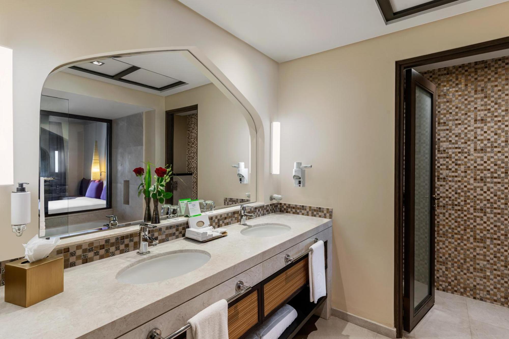Salalah Rotana Resort Eksteriør billede Bathroom